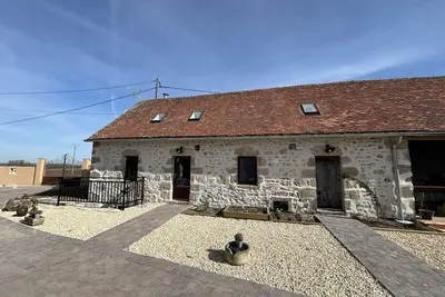 Gîte avec Spa, Cheminée, Nature et Confort à Montaigu-le-Blin