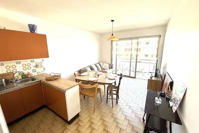 Image de Appartement traversant, proche plage, 2 balcons, pets ok, ménage inclus, jusqu’à 8 pers, Port-la-Nouvelle