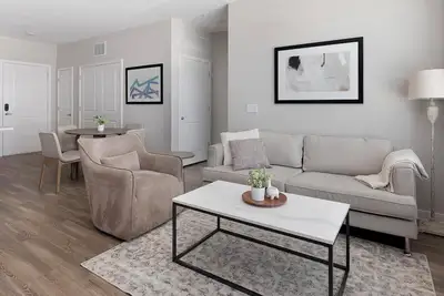 Image de Landing at Laurel at Dry Creek - 2 Bedrooms in. . .