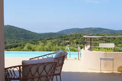 Belle Villa Récente Avec Piscine, sud de la Corse à 7 mn des Plages