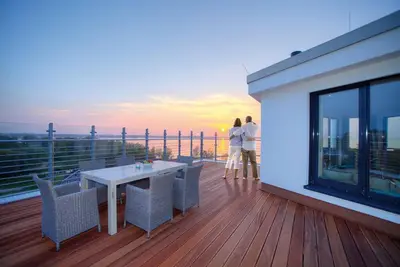 Image de Luxuriöses Penthouse auf 2 Ebenen mit Riesiger Dachterrasse mit Müritzblick