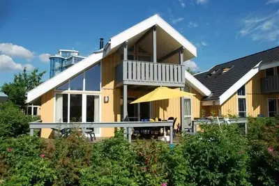 Image de Seeschwalbe Classic 96 - GroĂźzĂĽgiges Ferienhaus mit Eigener Sauna und Whirlpool