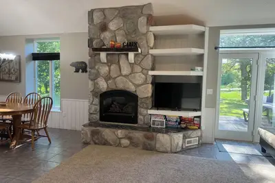 Image de The Cabin: Fireplace RiverFront Pet Friendly Trails Dock