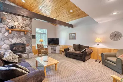 Image de The Lodge: Hot Tub Fireplace RiverFront Pet Friendly Cabin