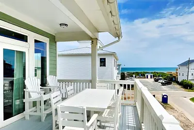 Image de Shore Sounds Fun | Beach Views + Pet Friendly!