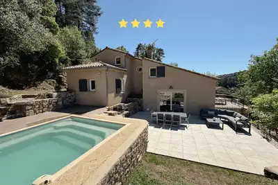 Image de Gîte Spacieux à la Campagne Avec Salle de jeu et Piscine