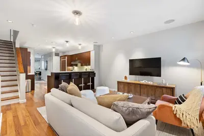 Image de Gotham House I by RoveTravel |4br Triplex w/Garden