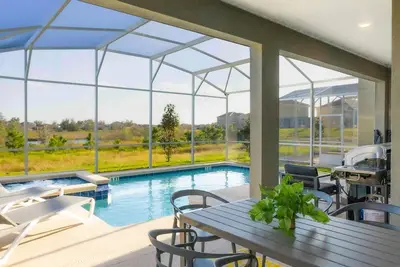 Image de Gorgeous 6 Bd Sf Close to Disney w  Pool   Champions Gate Resort 712