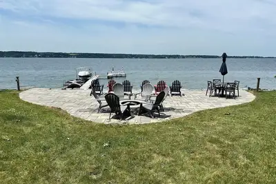 Image de 3 Bedroom Cottage on Owasco Lake. Eastside and Pet Friendly!