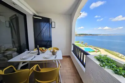 Image de Charlotte: Appartement avec vue sur la mer, à 50m de la plage.