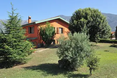 Image de Apartment in villa 15 km from the sea, sleeps 3 with large private garden