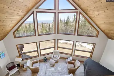 Image de Stunning Two Harbors House Overlooking Lake Superior