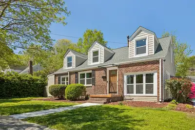 Image de A Naval Aviator inspired residence adorned with contemporary fixtures. \n