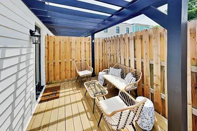 Image de Serenity in Savannah | Fully Remodeled, Backyard Deck, Pergola + Pet Friendly!