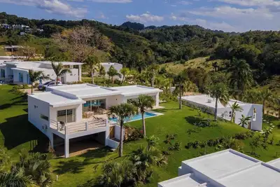 Image de V30a 3 bedroom  · Tranquil Oasis with Stunning Ocean Views