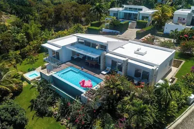 V01 Casa Paraíso Villa with infinity pool & jet tub