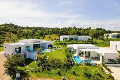 Image de V40b Villa Estrella  Spacious Villa Featuring Pool w/ Beach-Like Design