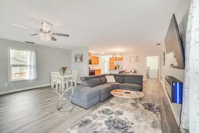 Image de Cozy Illinois Retreat w/ Home Gym & River Views!