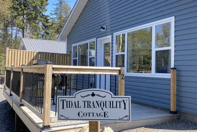 Tidal Tranquility Cottage with waterfront