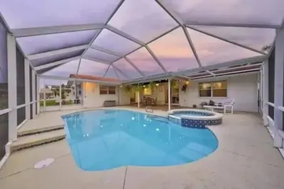 Image de Private home with Pool and Boat Dock