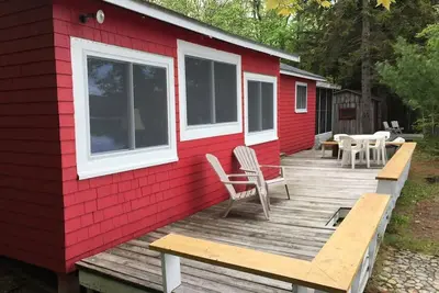 Image de Maine Lake House 15 Feet from the water!
