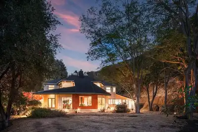 Image de Malibu Modern Haven: Mountain Views