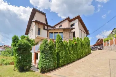 Image de Five Bedroom Villa with Terrace and Garden