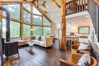 Image de Luxe Appalachian Mountain Cabin w/ Hot Tub, Views