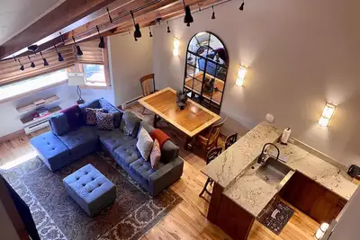 Image de Beautiful Home Steps to downtown and Lift #7