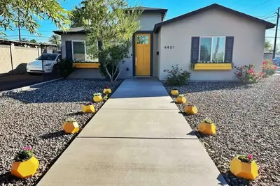 Biltmore Luxe 4br w/ Hot Tub, Yard, Chef Kitchen & Firepit!