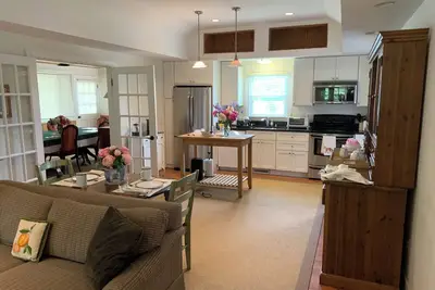 Image de 1 Level upgraded hm 2br, 1ba Wifi Starlink đź’«