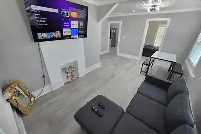 Image de Newly renovated modern apartment near the ocean and minutes from downtown Wpb
