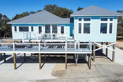Image de Private Waterfront Beach House with Fire-pit