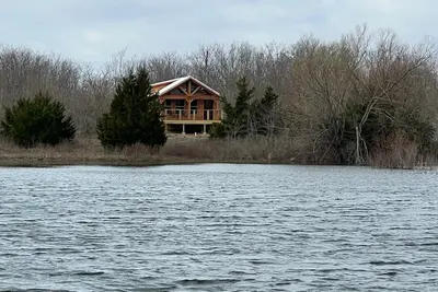 Image de Cozy Cabin on a Private Lake
