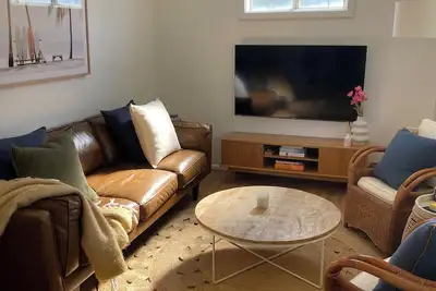 Image de Family beach house in Lake Tabourie - walk to beach and lake!