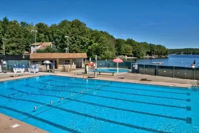 Image de 6bd Luxe Cabin - Pool, Game Room, Golf & More!