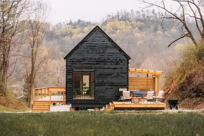 Image de Modern Woodland Cabin w/ Hot Tub