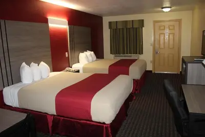 Image de 2 Queen Beds Room, Scottish Inns, Free Parking, Located just off I-35