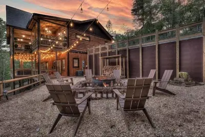 Image de Friends in High Places - Pet Friendly | Water Views | 4 King Bedroom Suites with Fireplaces