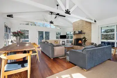 Image de Budgong Lodge Secluded farm stay with horses and cattle - 4 Queen bedrooms