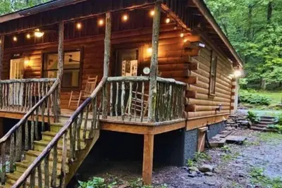 Image de Saluda Summit Cabin at Cabin Fever