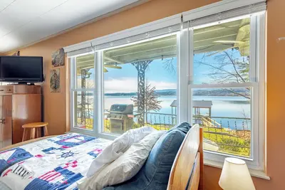Image de Vintage Mountain Lake Cabin w/ Huge Dock - camp vibes, privacy, family friendly!
