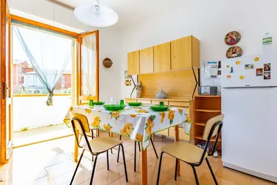 Image de Comfy Old Fashion Apartment with Balcony