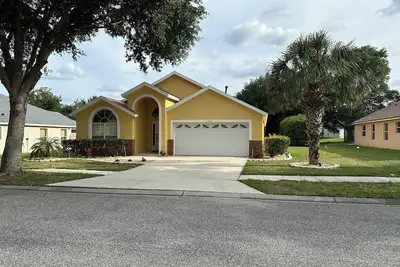 Spacious villa with 5 bedrooms pool, spa and WiFi, Ac in peaceful Clermont