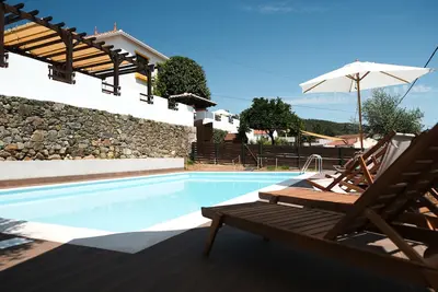 Image de Maison de vacances 'Casalinho Do Chafariz' avec vue sur les montagnes, Wi-Fi et climatisation