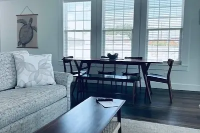 Image de Waterfront apartment with lovely views in walkable location