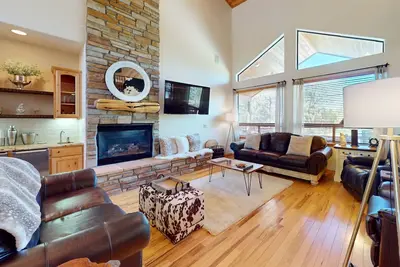 Image de Beautiful home with shuffleboard, putting green, central Ac