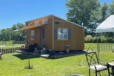 Image de Glamp Shenandoah Valley. Stunning Tiny Home. Farm