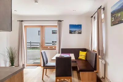 Appartement de vacances 'Ahrnspitz' avec vue sur la montagne, jardin commun et Wlan