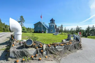Image de 4 Mi to Acadia Trails: Coastal Maine Home w\/ Deck